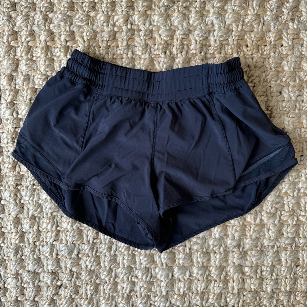Lululemon Hotty Hot Low-Rise Lined Short 2.5", size 2, Black